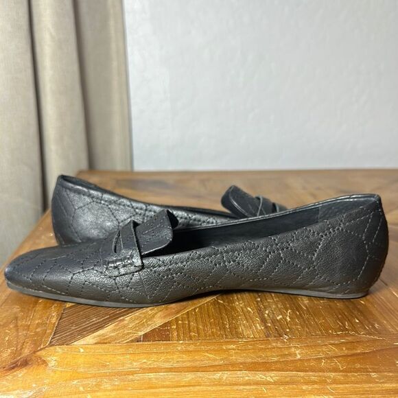 Louise et Cie Black Leather Flats with Quilted Design - Picture 8 of 8